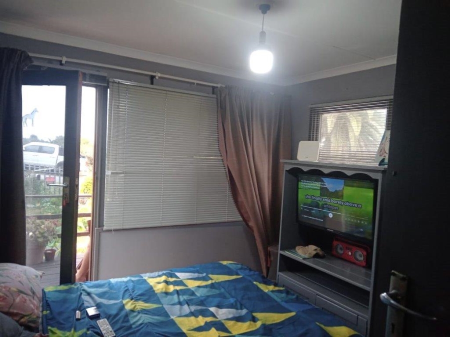 6 Bedroom Property for Sale in Paradise Beach Eastern Cape
